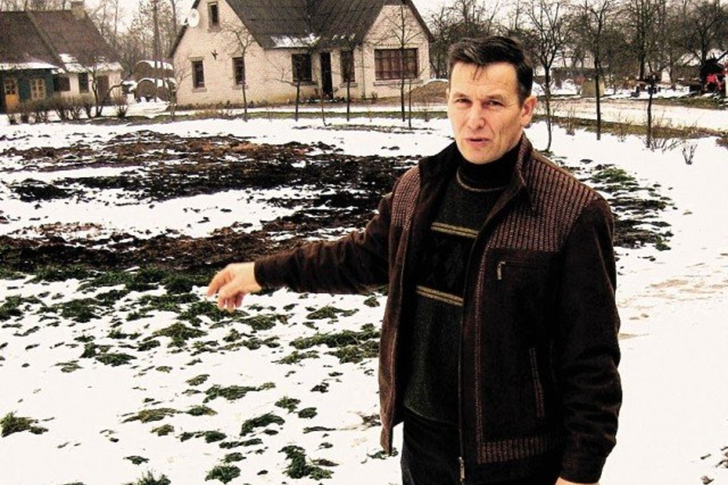 Virgilijus Putramentas: „Matininkai prie pat namų sukalė riboženklius. Aš šią žemę nuomoju jau 17 metų. Jeigu čia iškils gyvenamieji namai, mes nebegalėsime laikyti karvių, negalėsime ūkininkauti.“