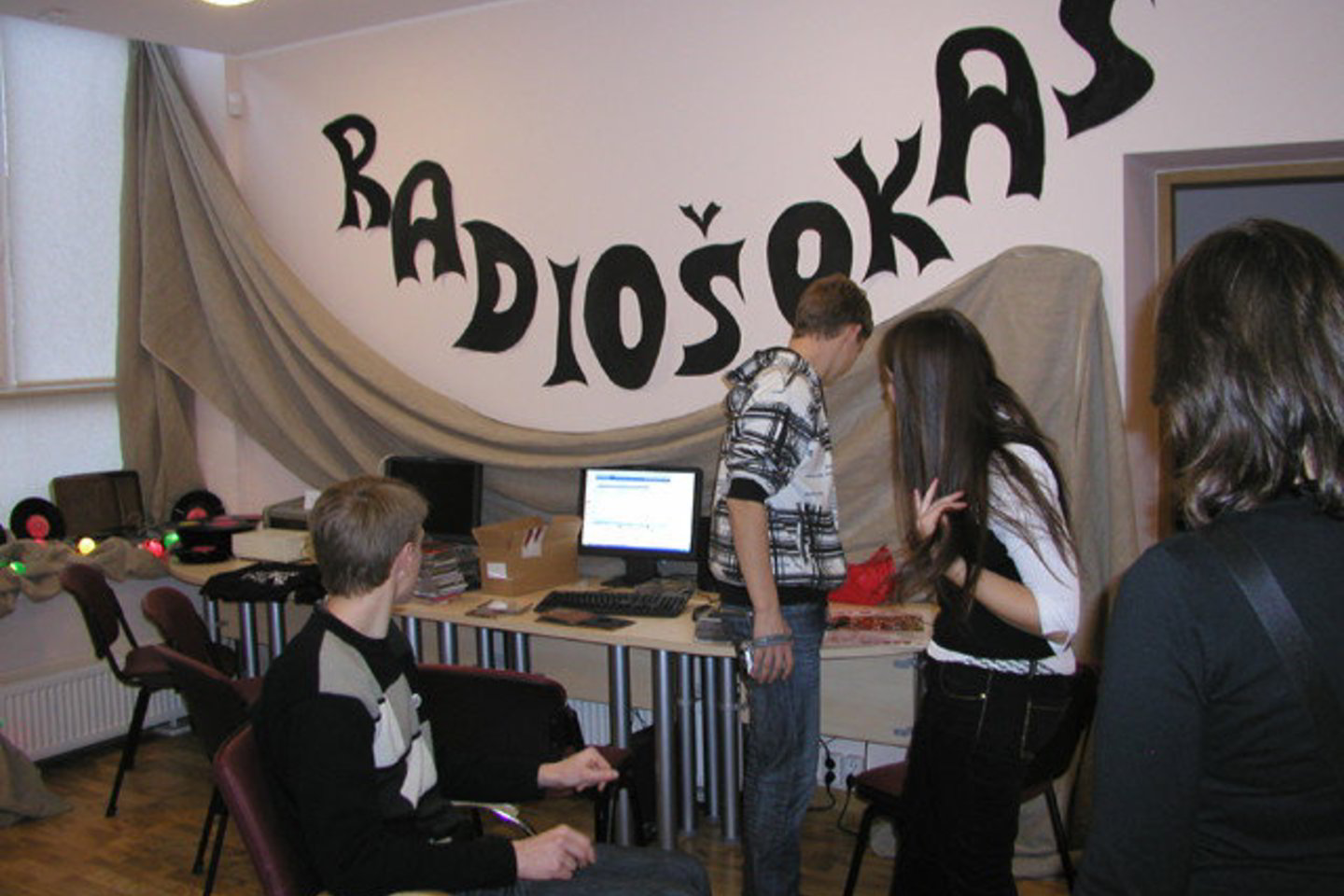Lazdijų jaunimo radijo stotis „Radiošokas“ atidarymo metu.