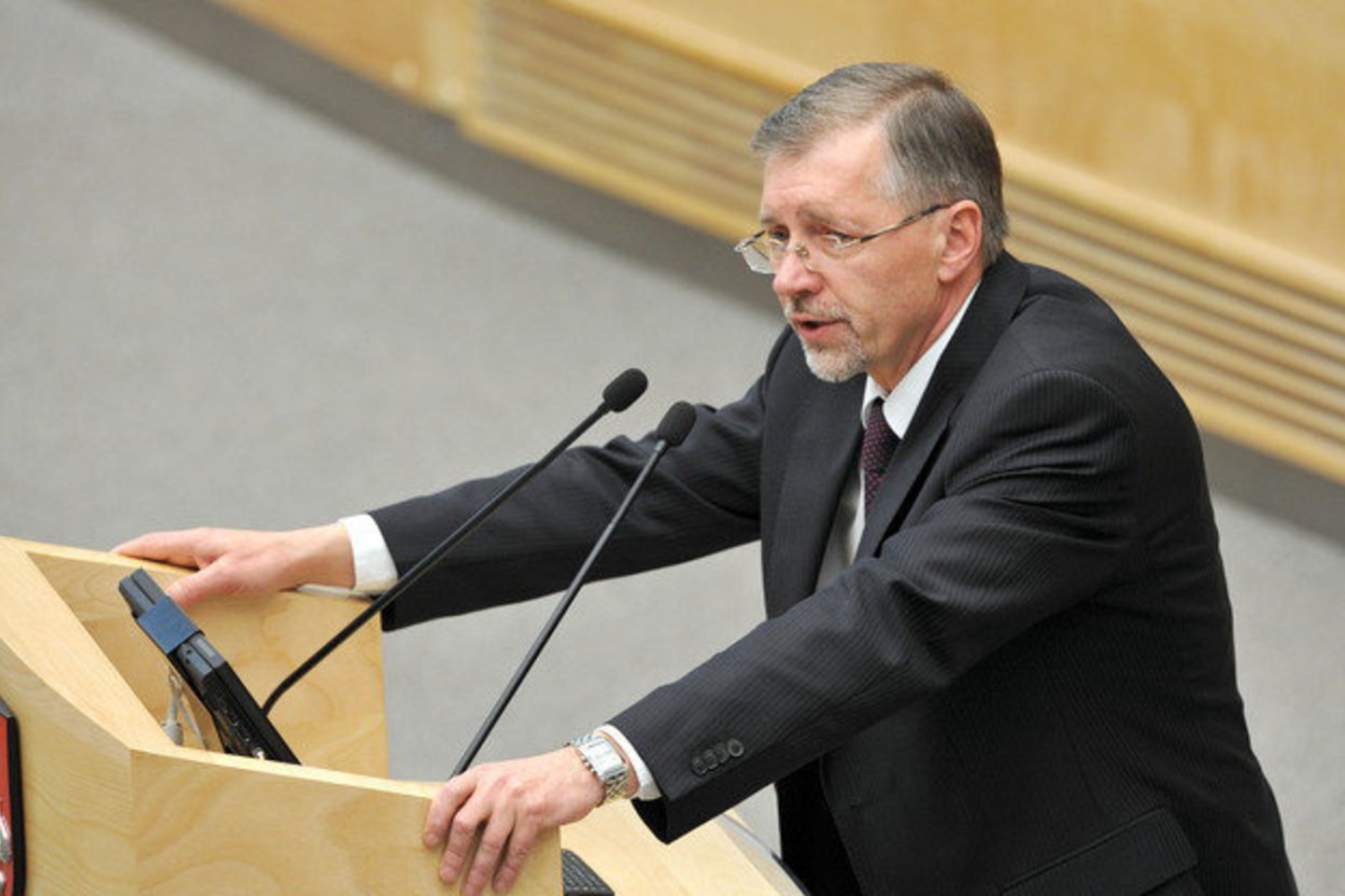 Seimo kanceliarija jau kurį laiką suka galvą, kur įkurdinti naująjį parlamento opozicijos lyderį G.Kirkilą.