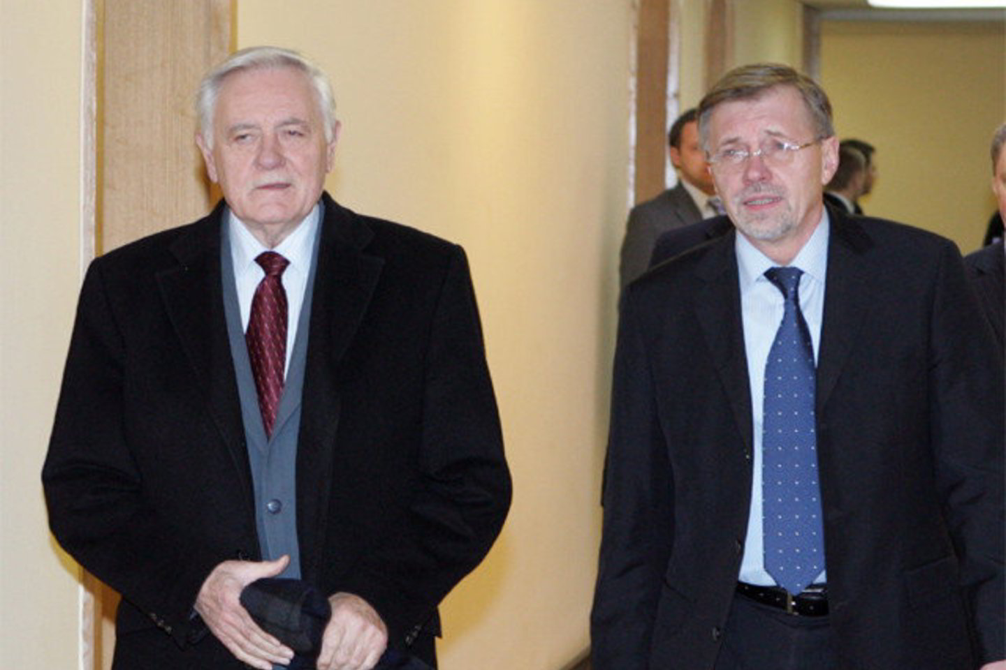 G.Kirkilas įteikė V.Adamkui Vyriausybės atsitatydinimo dekretą.