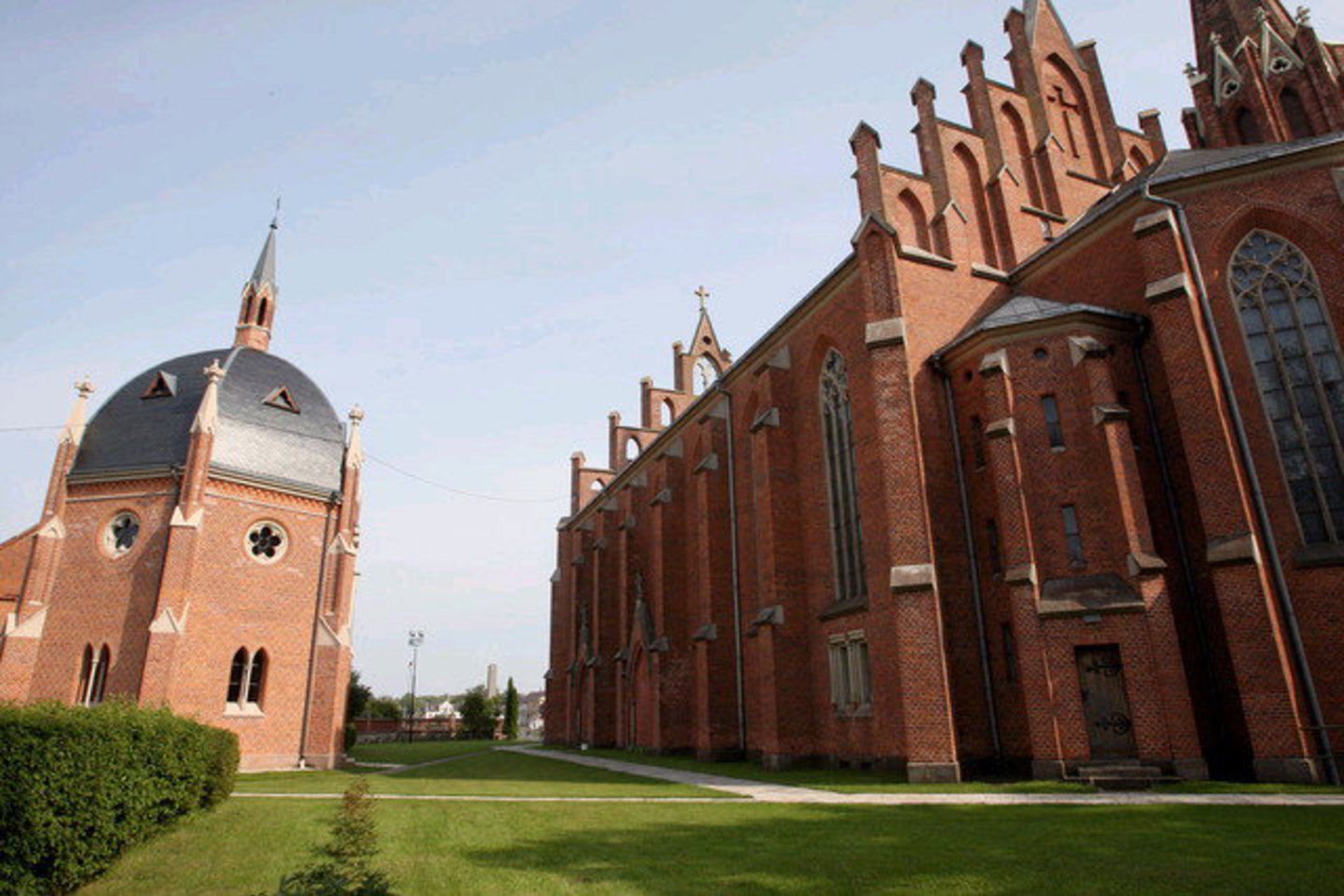 Bažnyčia bankui turi mokėti ir palūkanas, kas mėnesį siekiančias 600 litų.