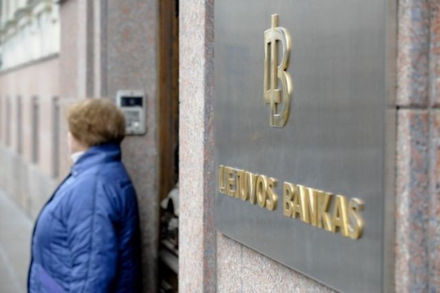 Lietuvos bankas mato pasitikėjimo, bet ne finansines problemas.
