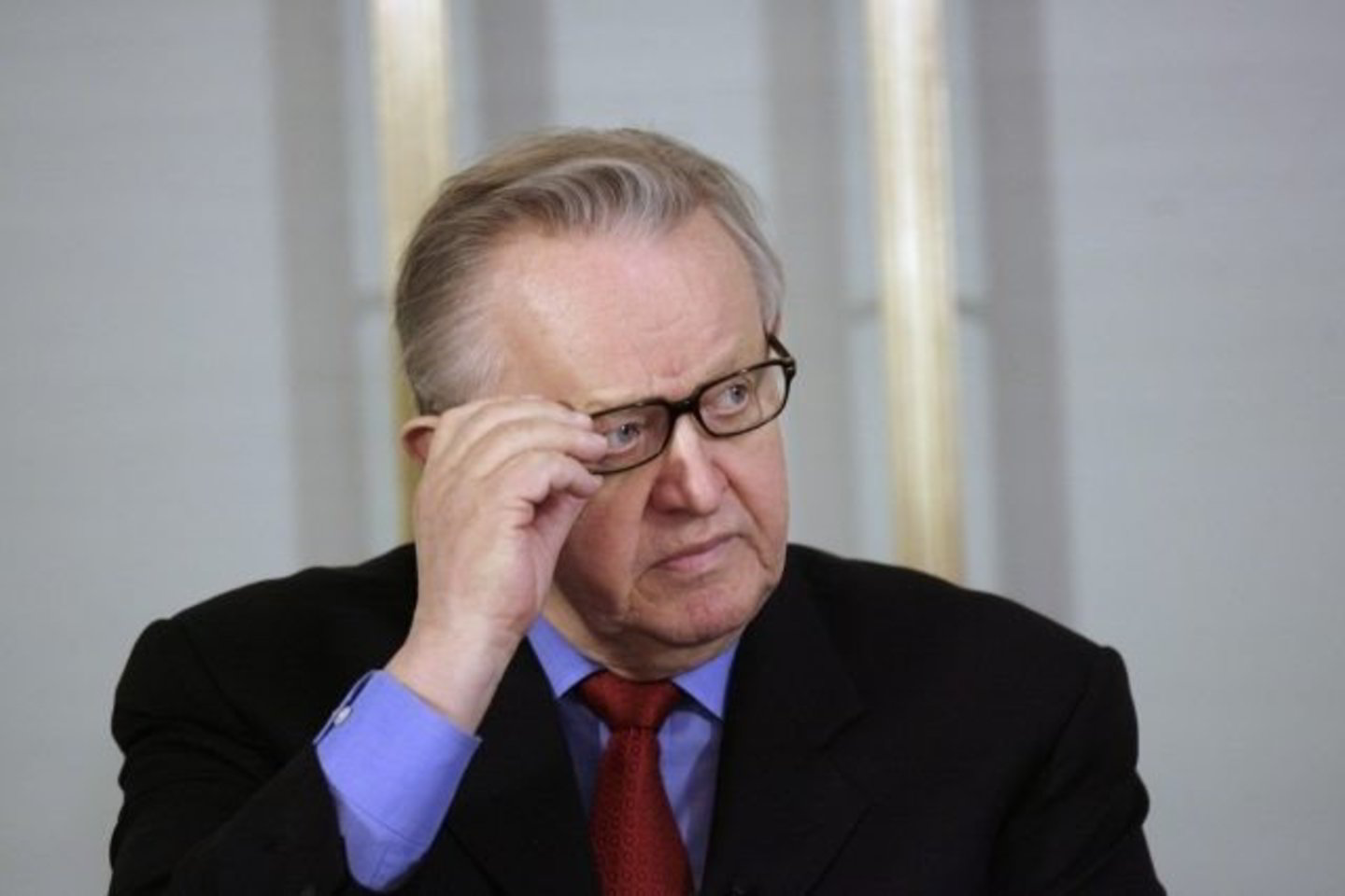71 metų M.Ahtisaari, kuris tarp pagrindinių pretendentų į Nobelio taikos premiją buvo minimas jau daug metų, pagerbiamas „už daugiau kaip trisdešimtmečius trukusias svarbias pastangas keliuose žemynuose tarptautiniams konfliktams išspręsti“.