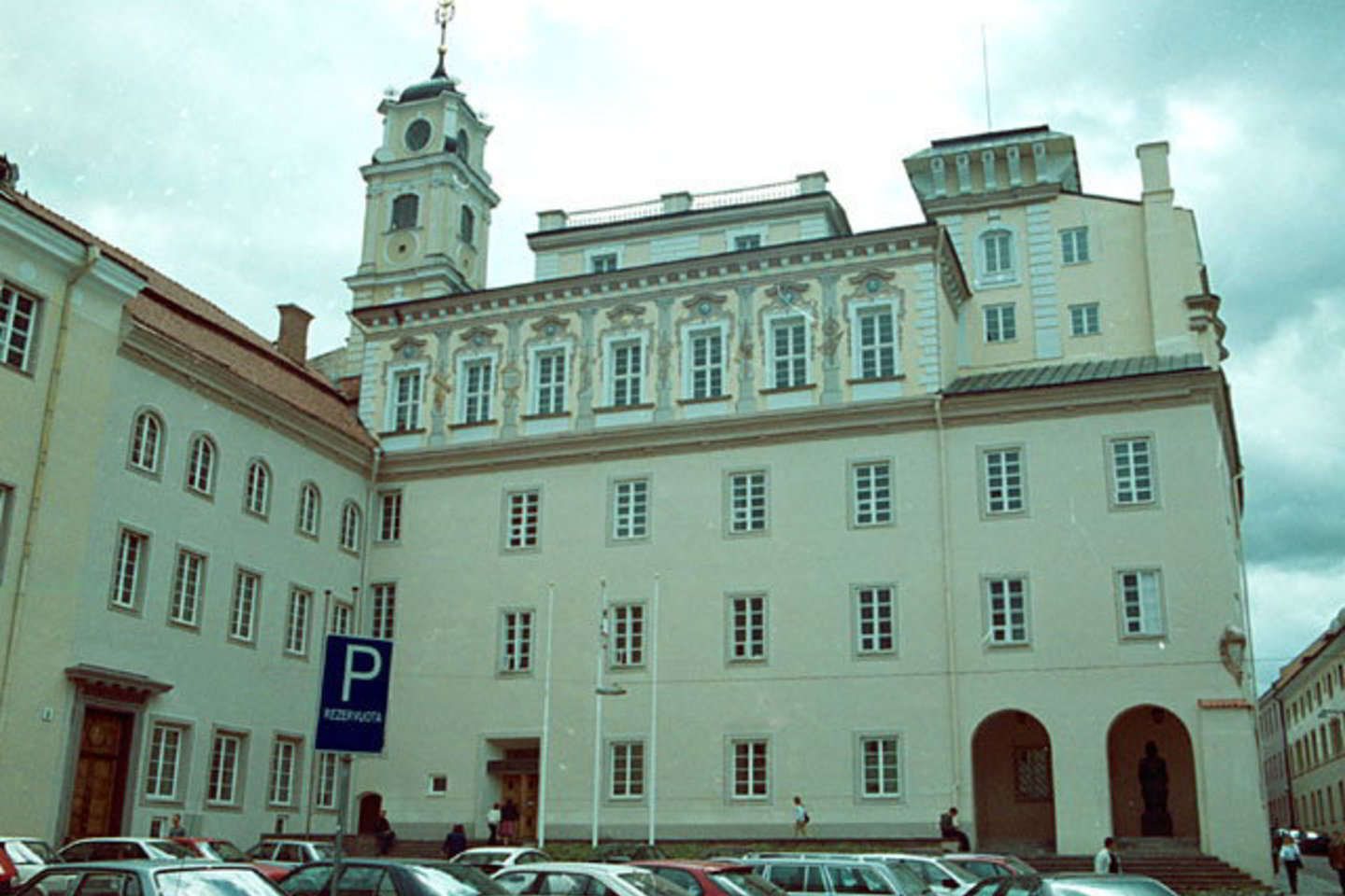 Planai sujungti Vilniaus universiteto Istorijos ir Filologijos fakultetus sukėlė diskusijų audrą akadaminėje bendruomenėje.