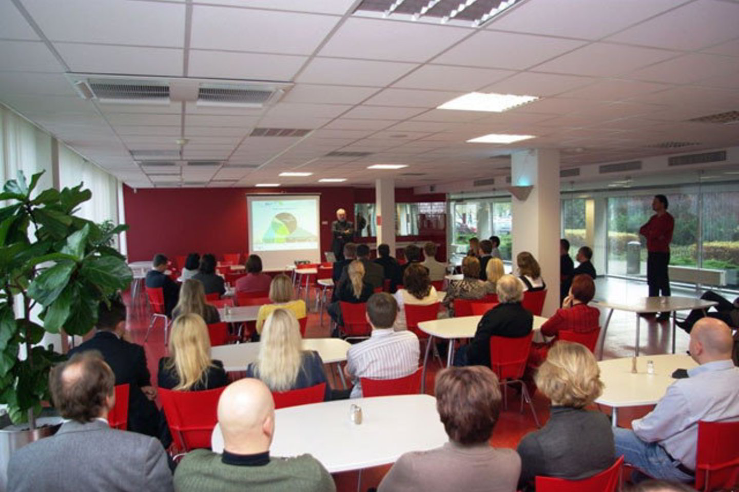 “Kraft Foods Lietuva” darbuotojai dalyvauja seminarų ciklo BeYourself@Kraft renginyje.