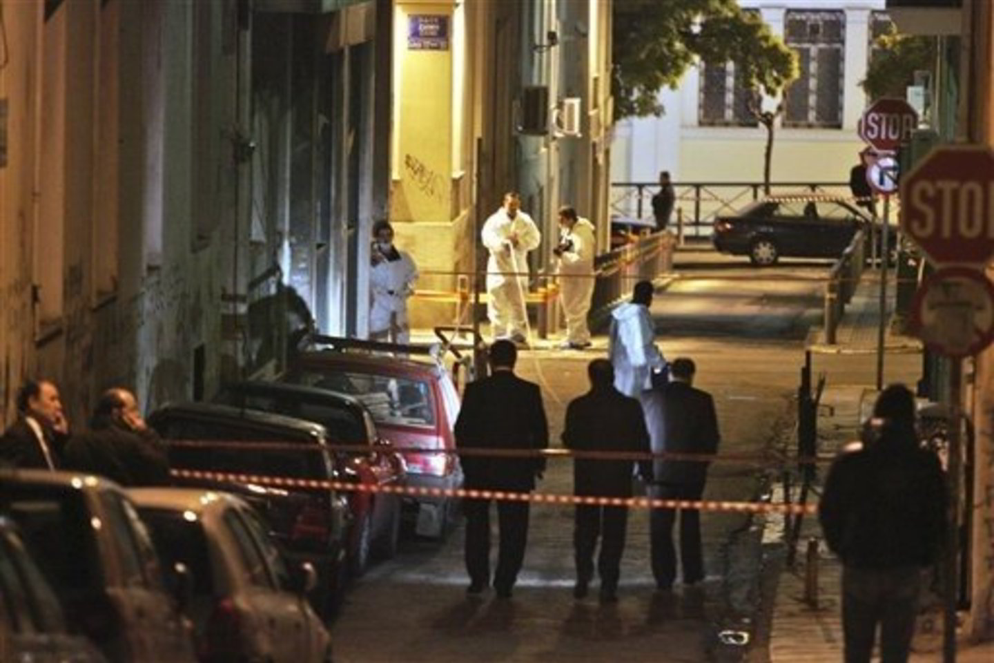 Policininką suvarpė automato kulkos.