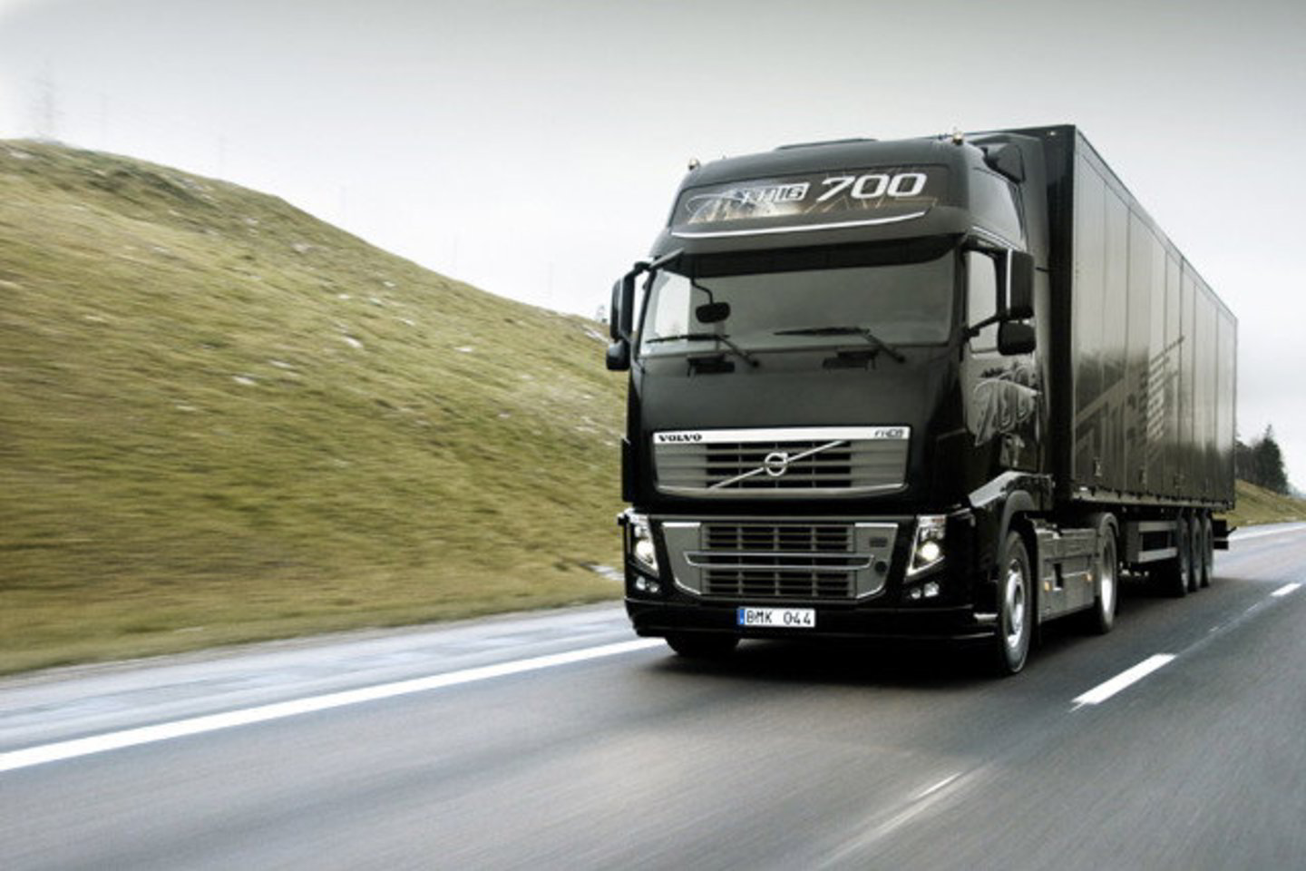 „Volvo FH16“ skirtas pačioms sunkiausioms ir sudėtingiausioms krovinių gabenimo užduotims.