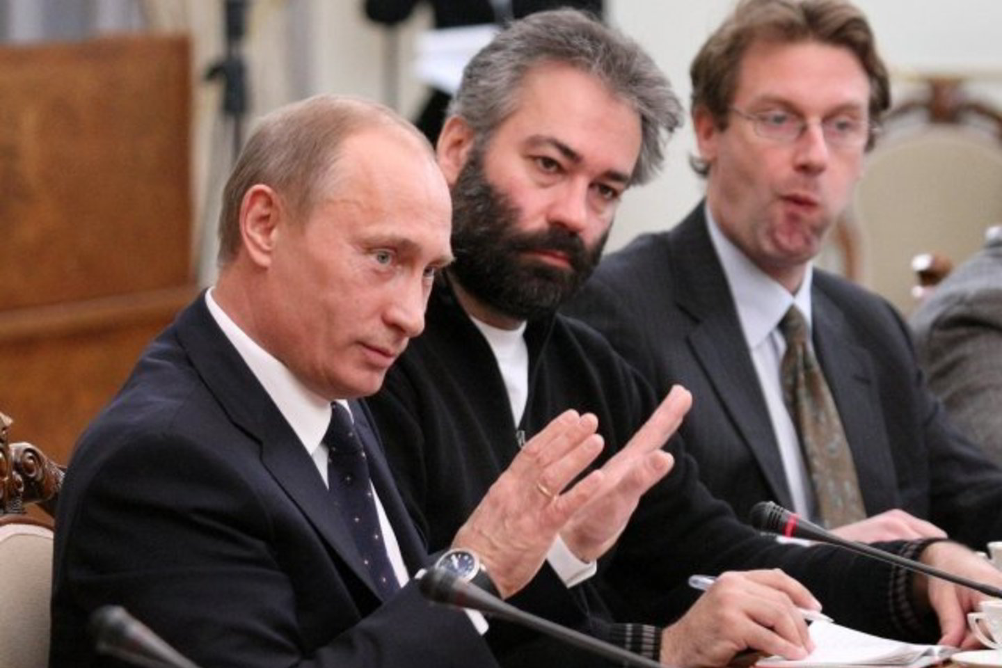 V.Putinas aktyviai įsitraukė į Maskvos ir Kijevo ginčą.