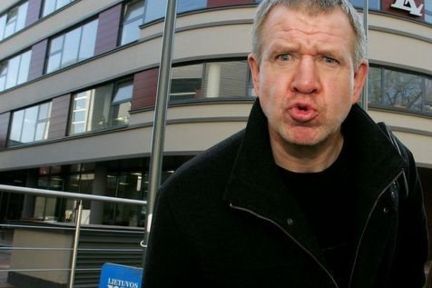 Autorius patikina, kad šis jo muzikos diskas – žinutė žmonijai apie besibaigiančią krizę ir pasaulio pabaigos pradžią.