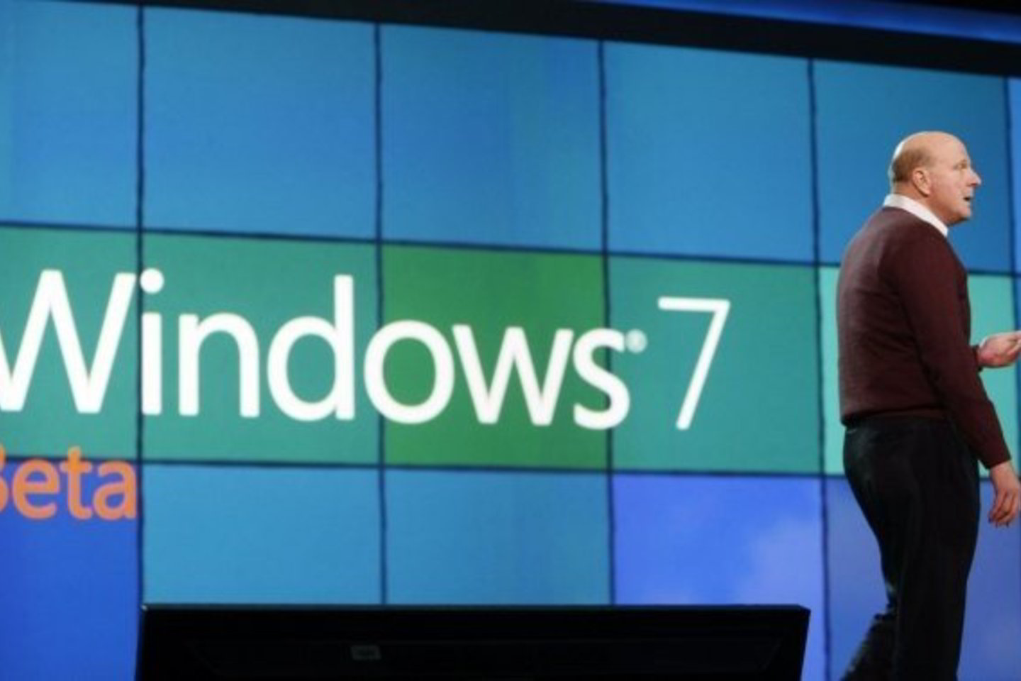„Microsoft“ neatskleidė, kada pasirodys galutinė „Windows 7“ versija.