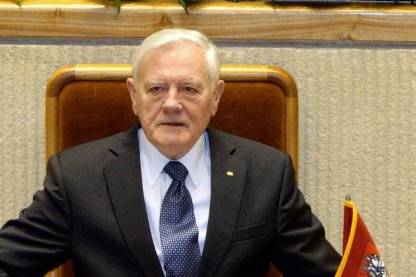 V.Adamkus lygino dabartį su laikais, kai žmonėms svarbiausia buvo apginti laisvę.