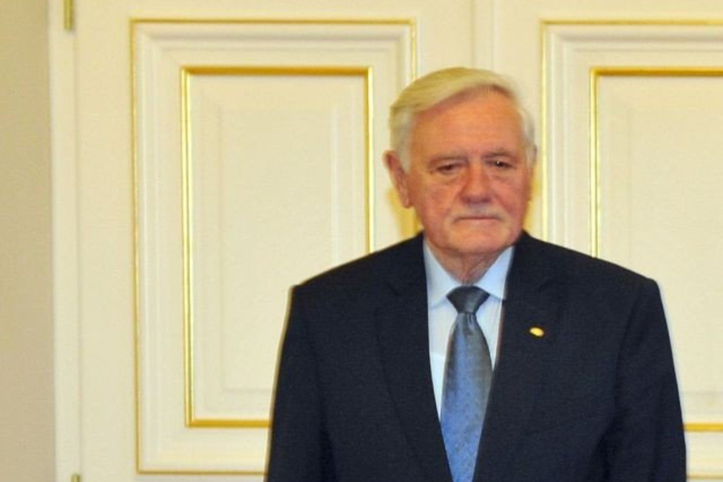 V.Adamkus pabrėžė valdančiųjų prašąs vienintelio dalyko - kad naujos institucijos steigimas neužtruktų, nes kiekviena uždelsta diena brangiai kainuoja.