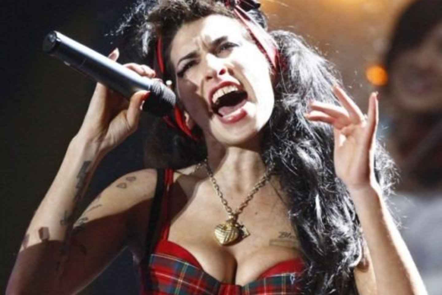 A.Winehouse buvo neištikima vyrui.