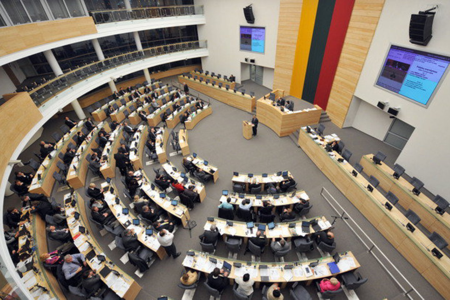 Žurnalistų veikla ir toliau lieka suvaržyta.