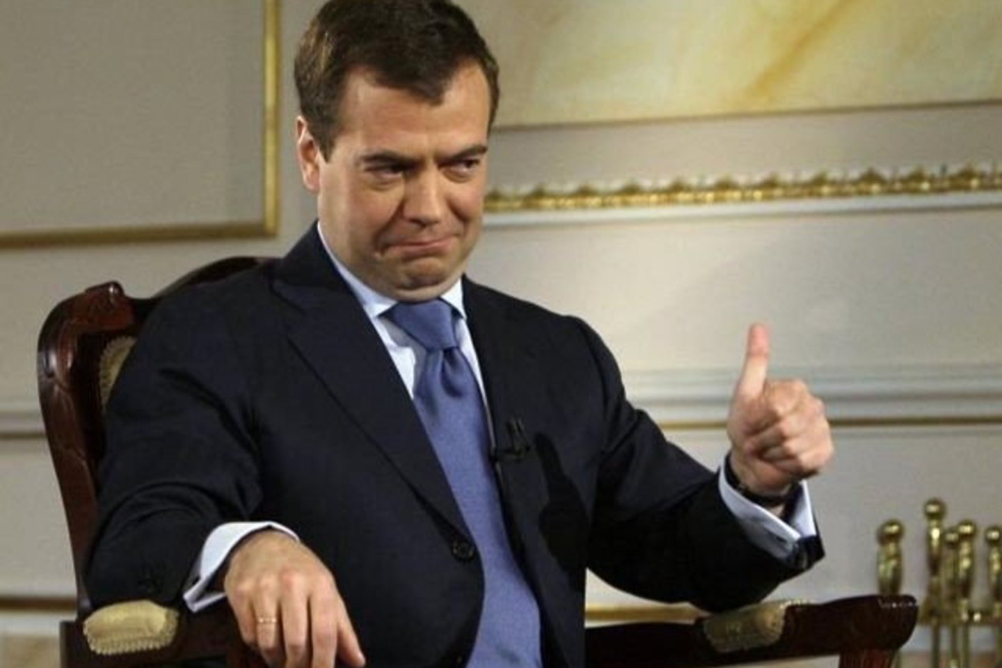 D.Medvedevas populiarumu skųstis negali.