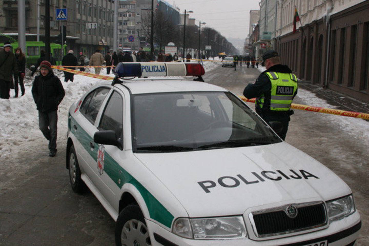 Policijos pareigūnai aptvėrė dalį Laisvės alėjos.