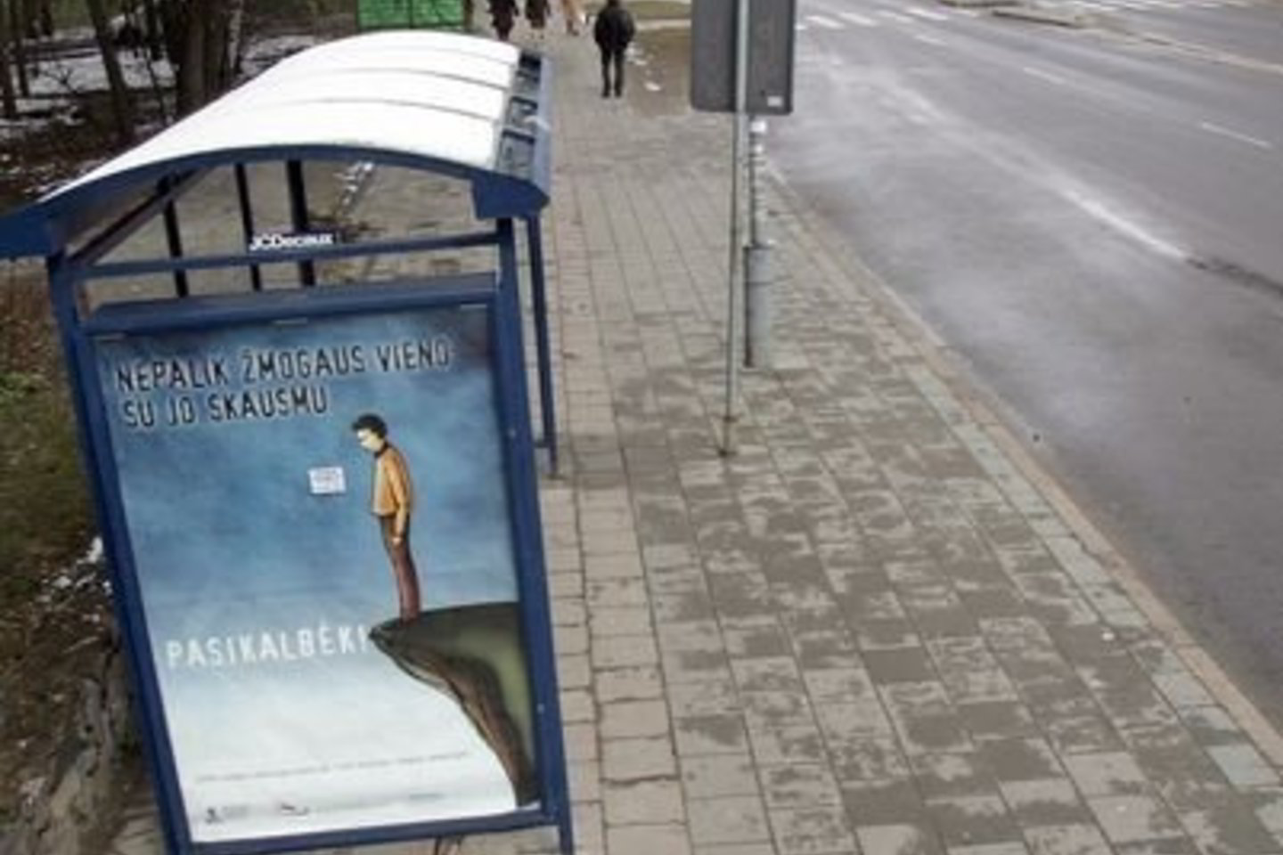 Vyras buvo sumuštas autobusų stotelėje.