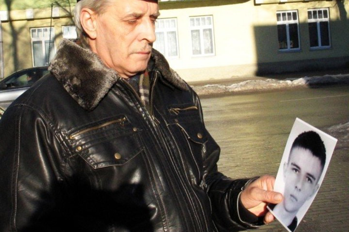 V.Bauža su pasienyje dingusio sūnaus nuotrauka lanko ekstrasensus, bet ir jie mįslės neįmena.