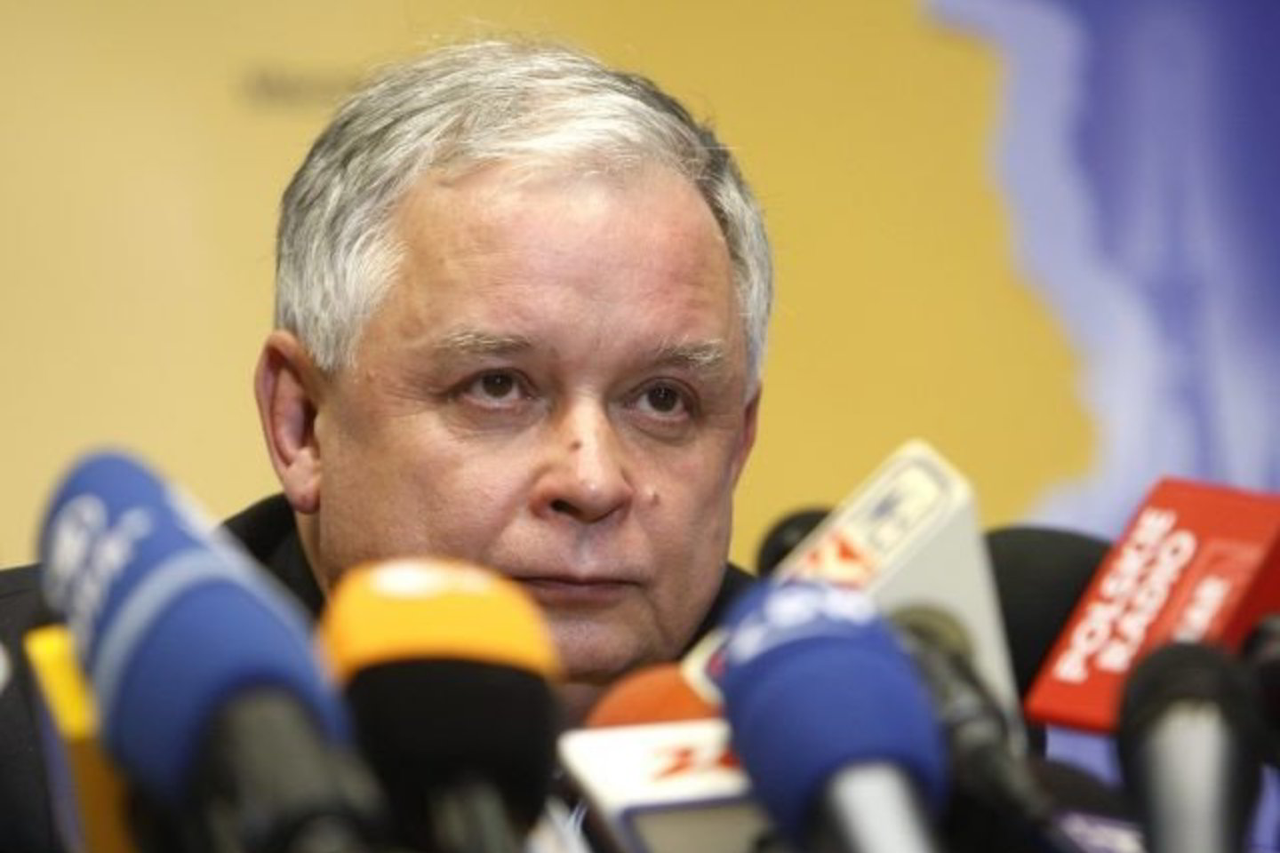 Lenkijos prezidentas išsakė šią griežtą poziciją, nors šalies parlamento užsienio reikalų komitetas antradienį priėmė rezoliuciją, kuriame L.Kaczynskis raginamas pasirašyti Europos Sąjungos (ES) reformų sutartį.