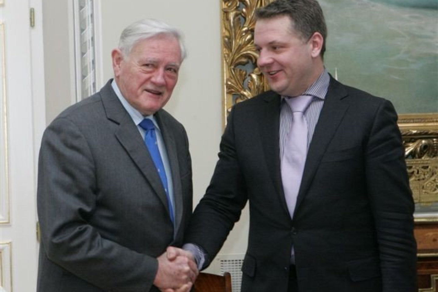 V.Adamkaus ir susisiekimo ministro E.Masiulio pokalbyje aptartas „flyLAL“ bankrotas.