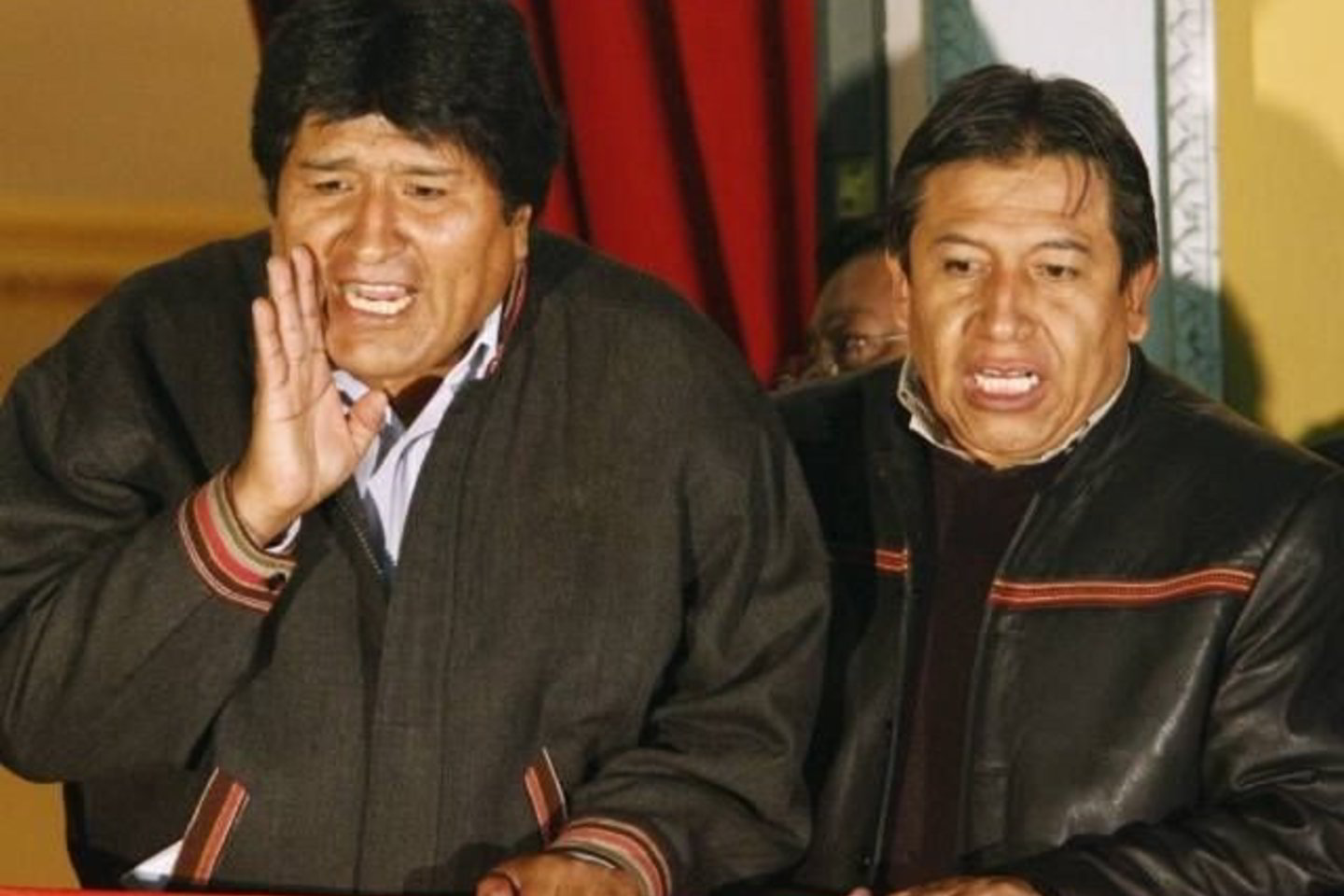 „Dabar Bolivija kuriama iš naujo!“ - La Pase susirinkusiems šalininkams paskelbė E.Moralesas, kuris kalbėjo iš prezidentūros balkono.
