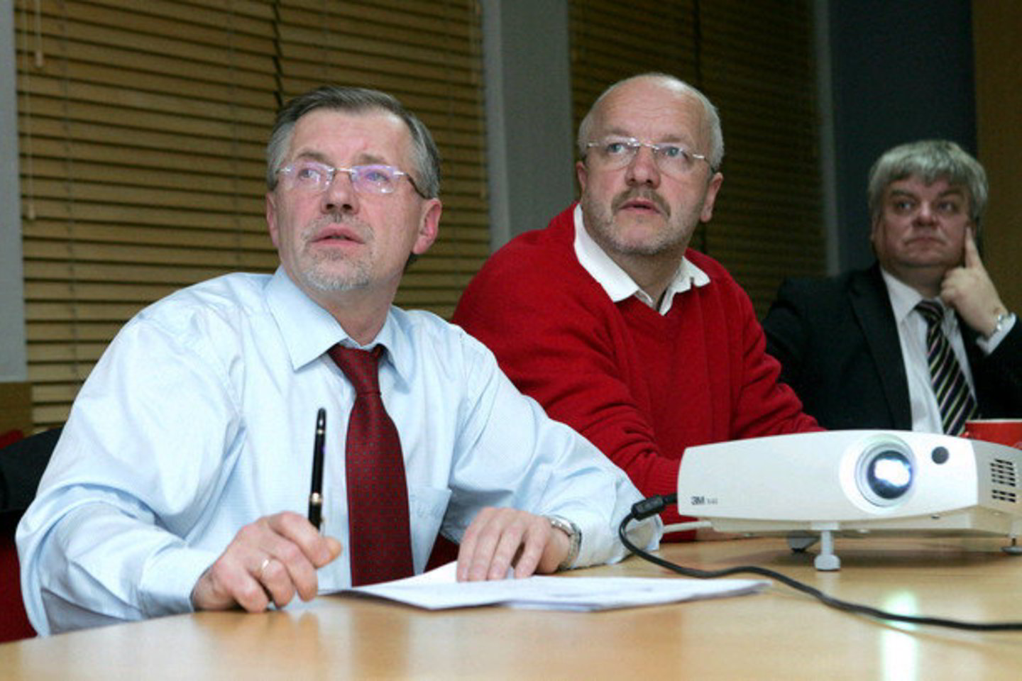 J.Olekas(viduryje): "Akivaizdu, kad norima politizuoti aukštąjį mokslą".