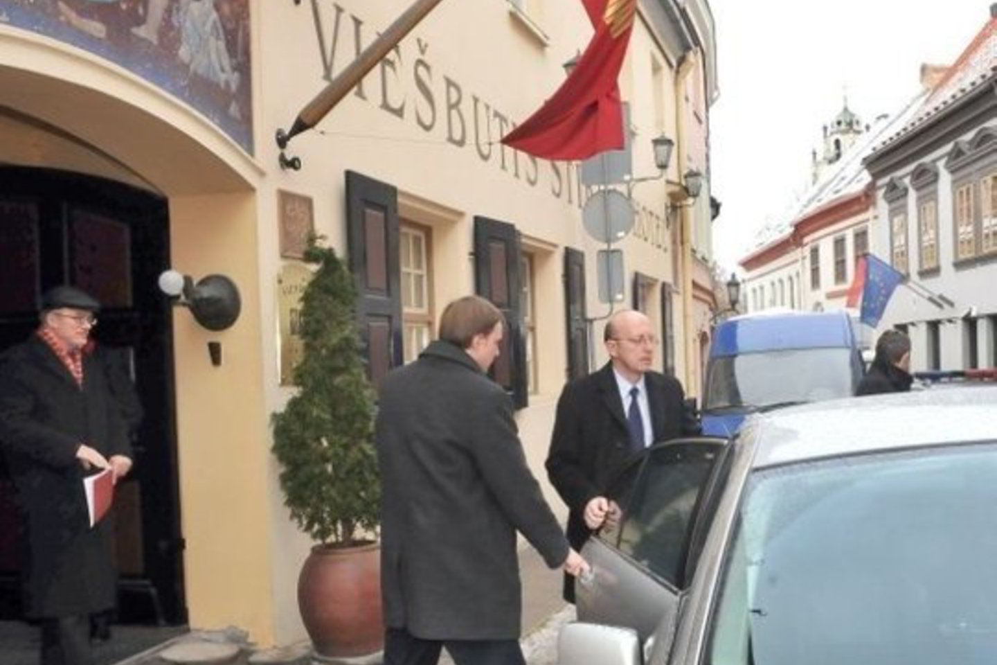 A.Valinskas su Norvegijos parlamento pirmininku pietavo riaušių dieną.