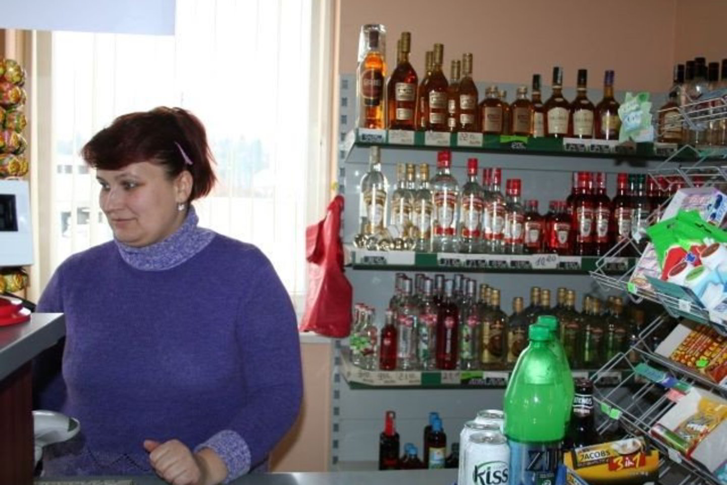 Degalinės operatorė J.Maliauskienė mano, kad klientai turės priprasti prie draudimo alkoholiu prekiauti naktį, o darbuotojams bus ramiau dirbti.