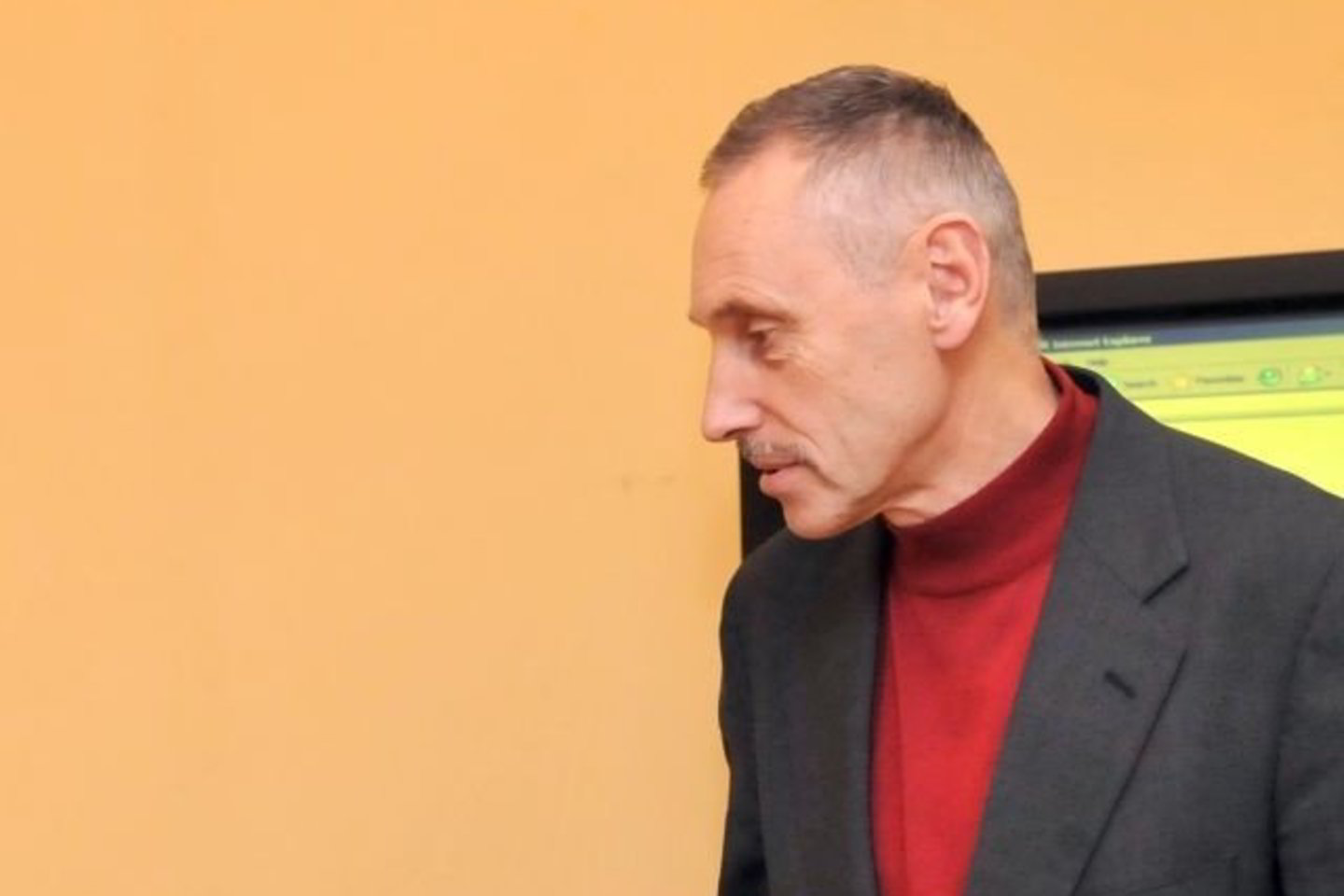 A.Sekmokas atsuko žurnalistams nugarą.