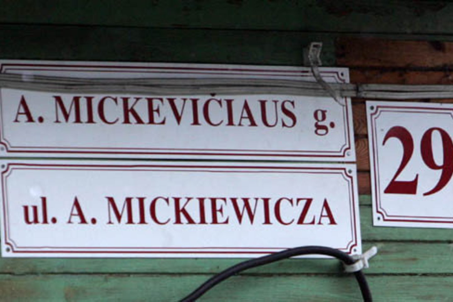 Gatvių pavadinimų iškabos turi būti pakeistos per mėnesį.
