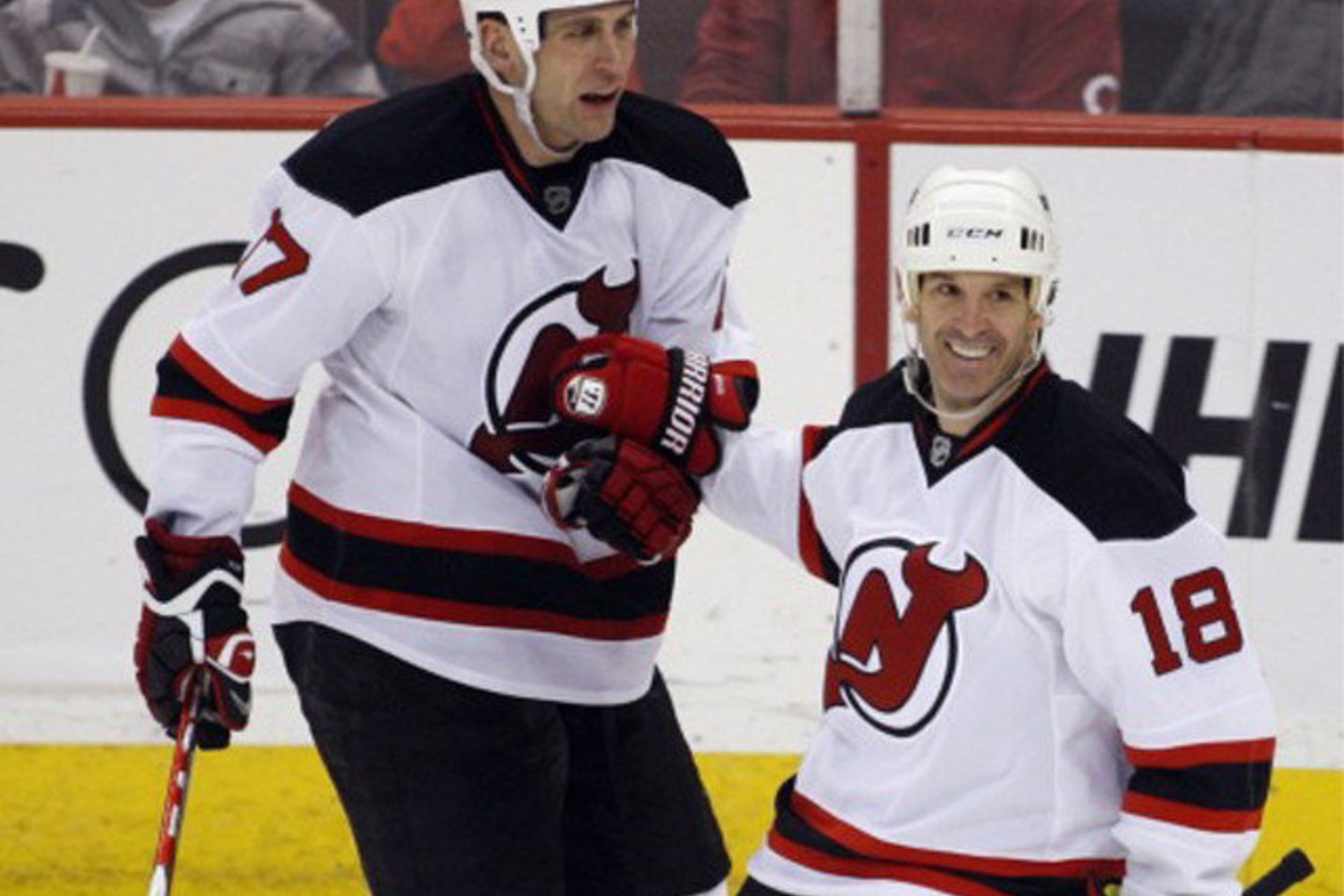 "Devils" ledo ritulininkams teko paplušėti dėl pergalės.