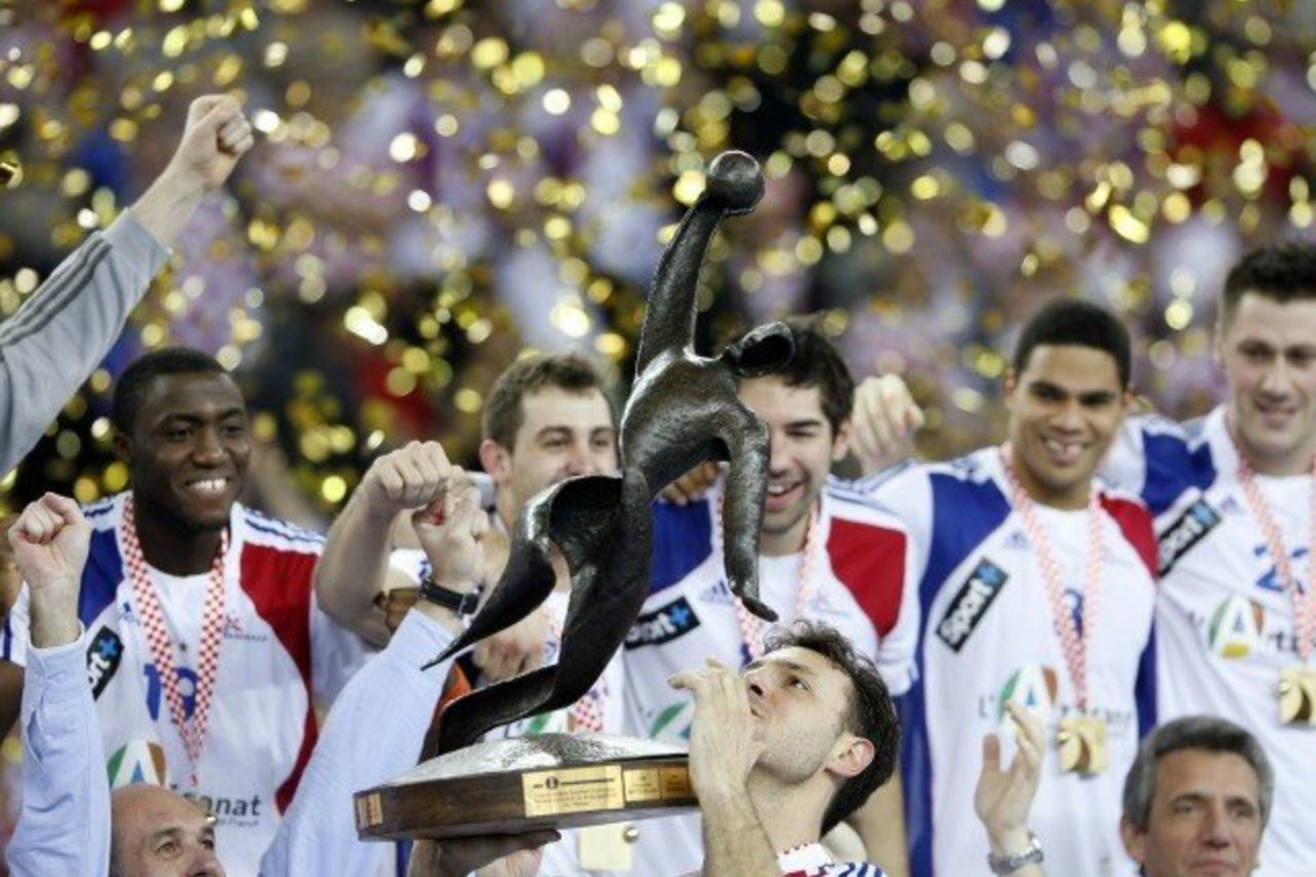 Čempionų trofėjų kėlė prancūzai.