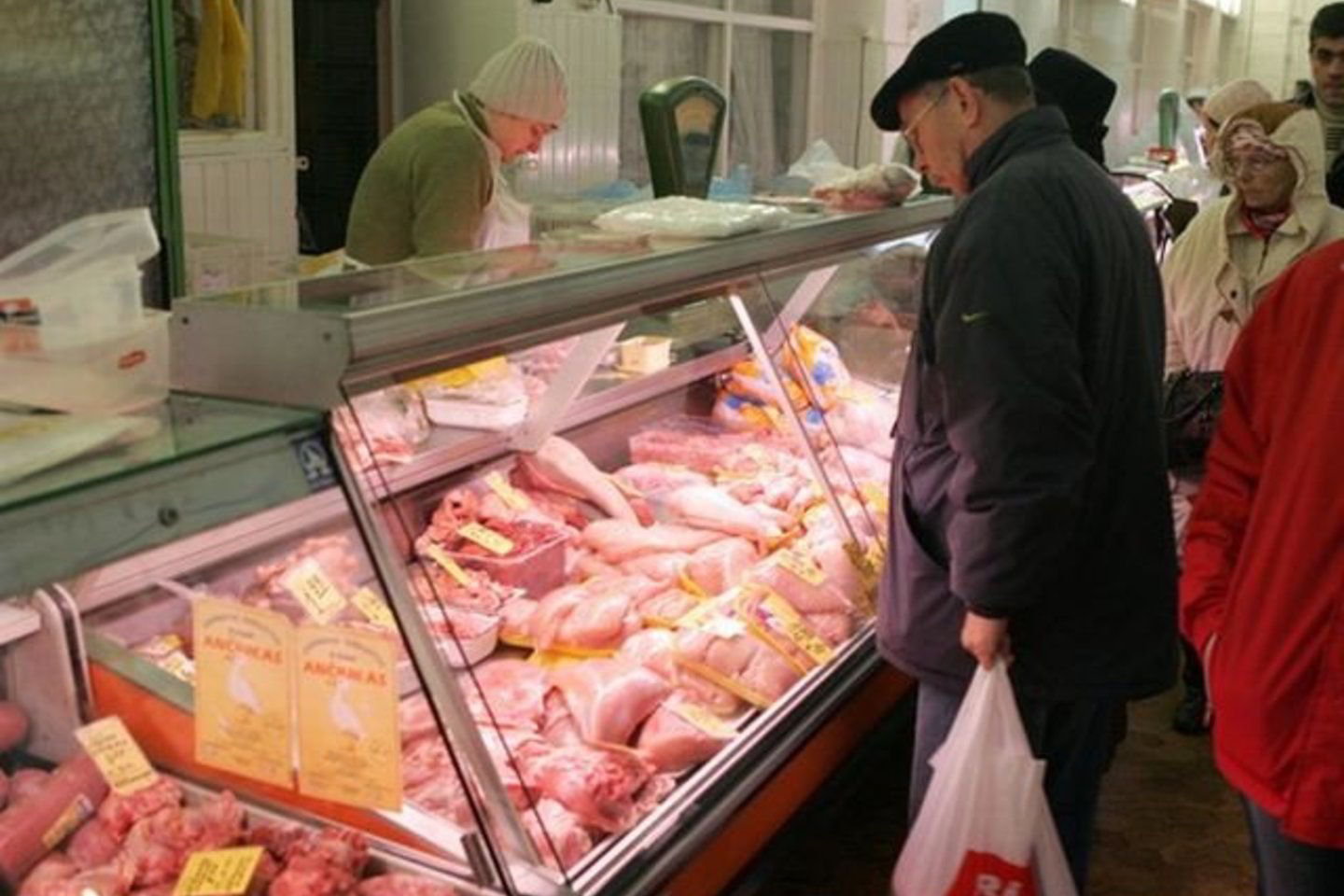 Pirkdami paukštieną turguje negalite žinoti, iš kur ji iš tiesų yra.