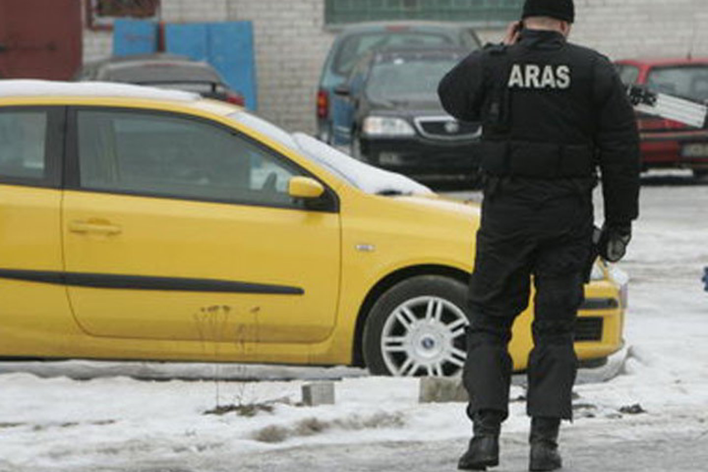 Sprogmens paiimti atvyko antiteroristinių operacijų rinktinės „Aras“ išminuotojai.
