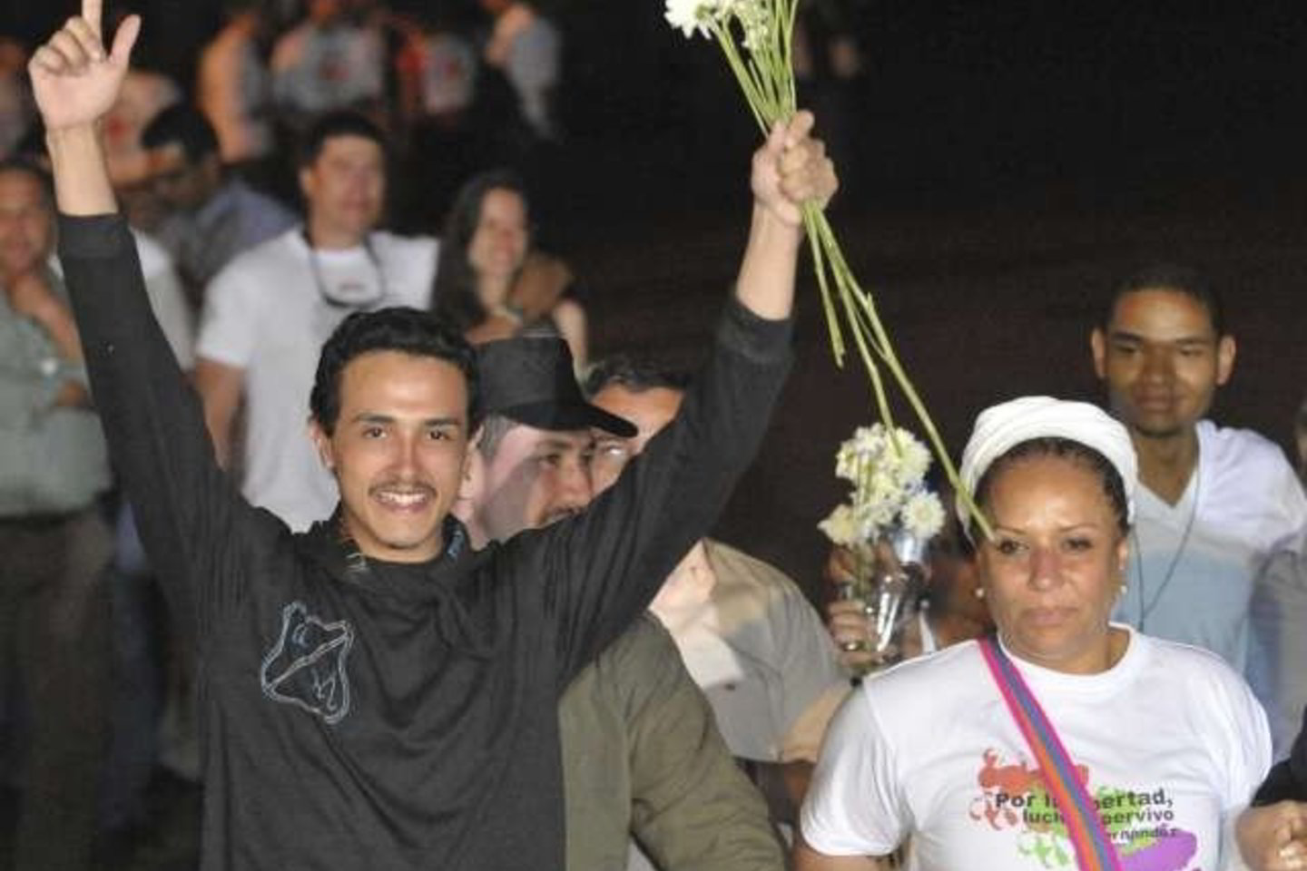 Kolumbijos sukilėlių judėjimas FARC sekmadienį paleido keturis politinius įkaitus.