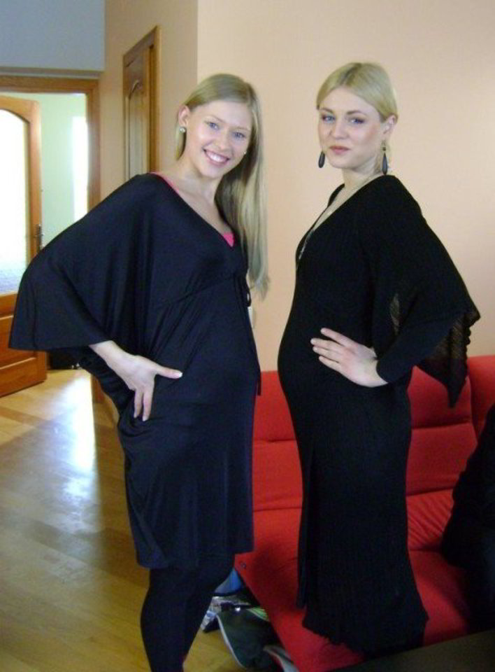 Kūrybinė serialo grupė turėjo vienai aktorei nėštumą maskuoti (kairėje), o kitai jį „sukurti“.