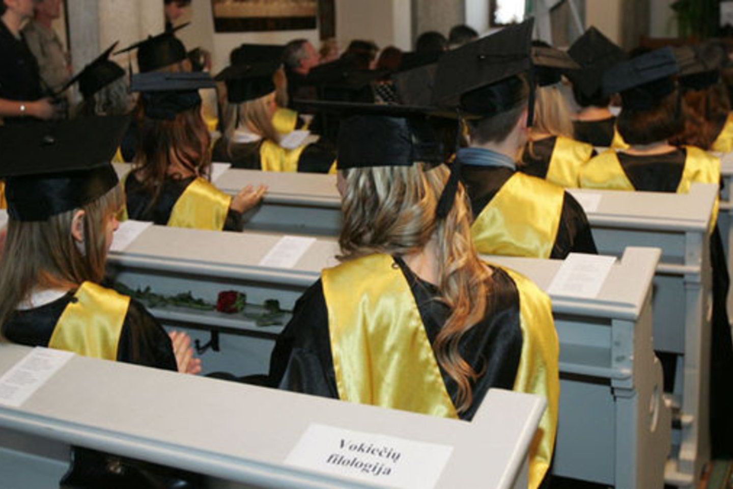 Valstybės finansavimo netekęs asmuo už studijas turės mokėti aukštosios mokyklos nustatytą studijų kainą.