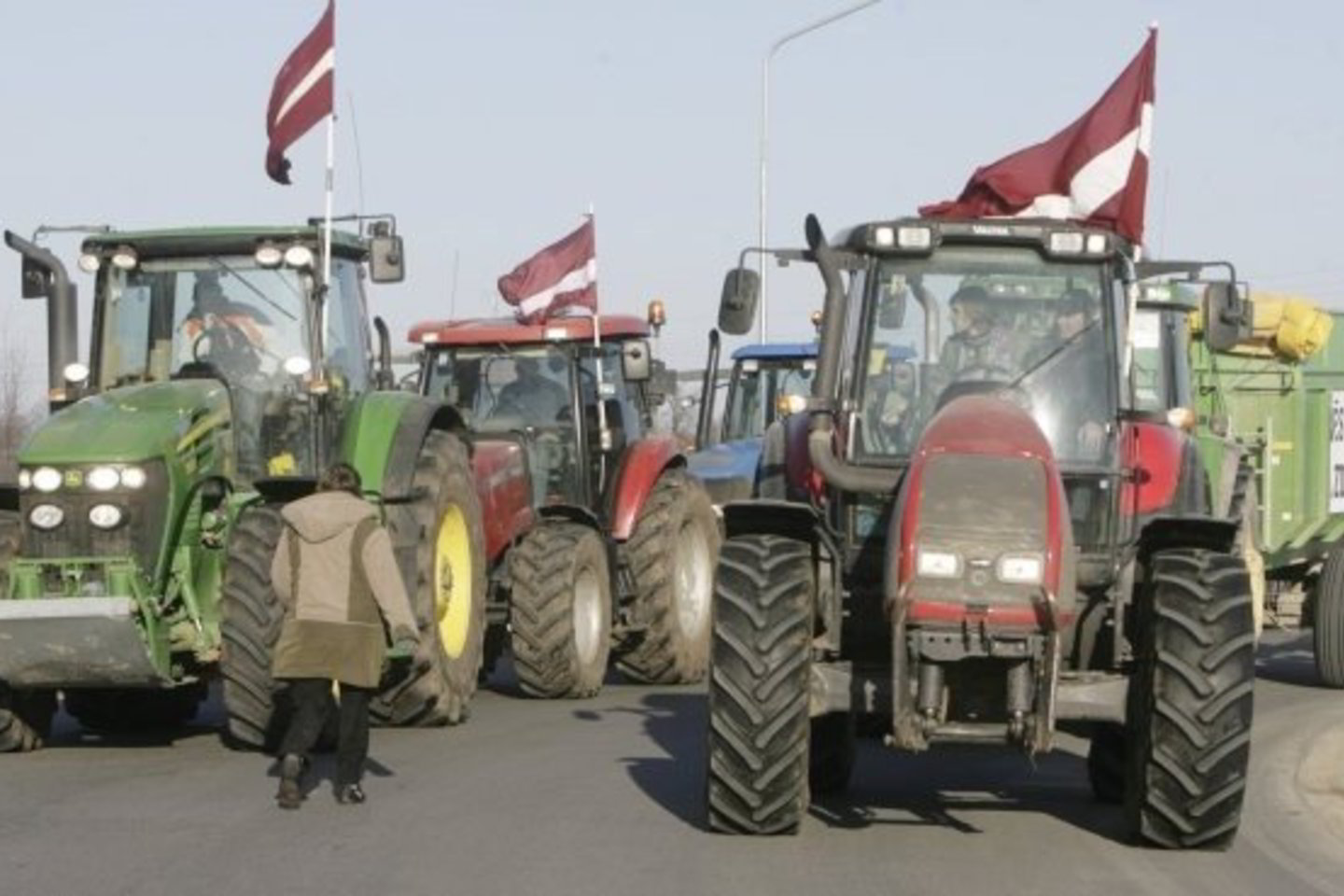 Latvijoje nesiliauja streikai.