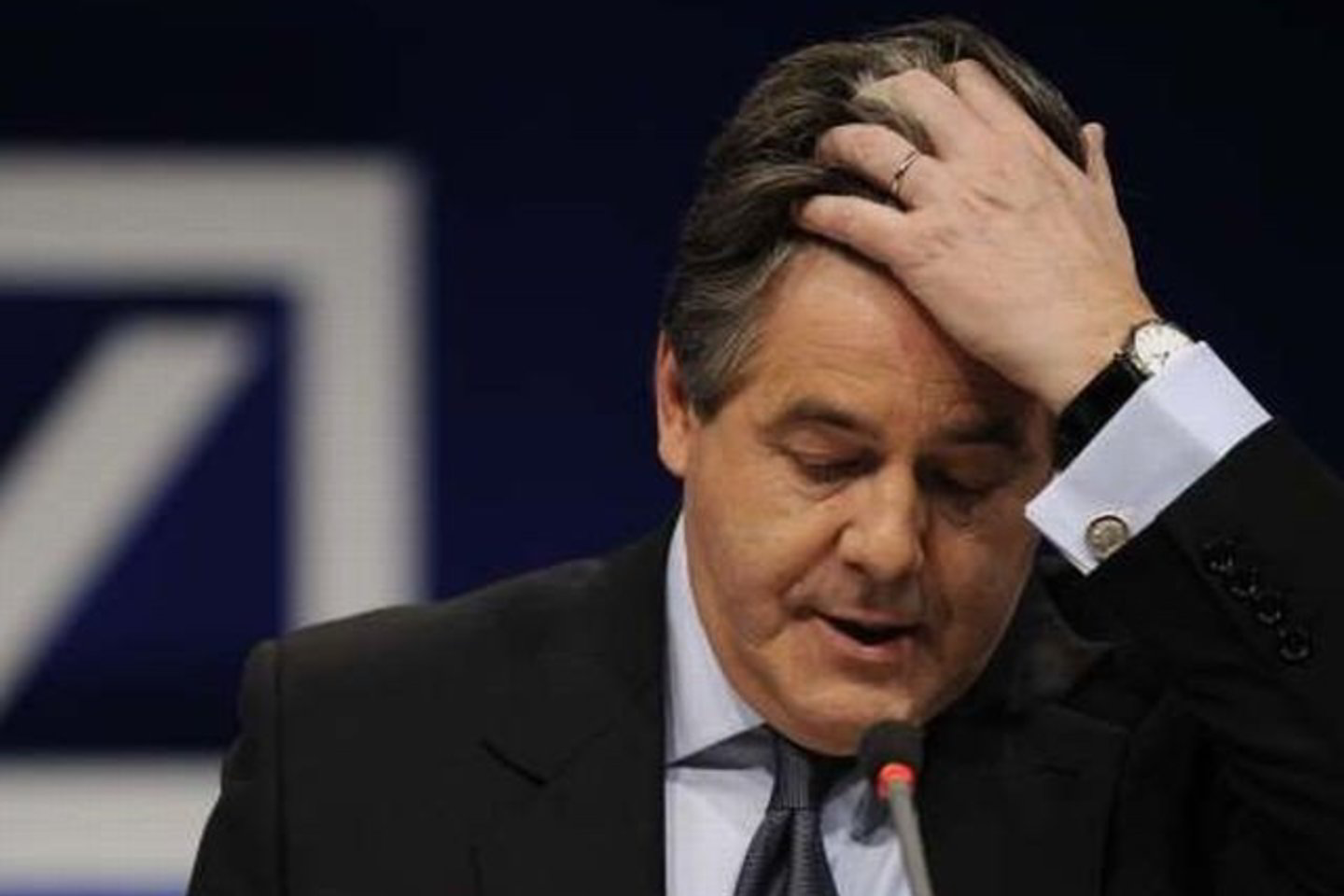 "Deutsche Bank" vadovas Josefas Ackermannas turi didelių rūpesčių.
