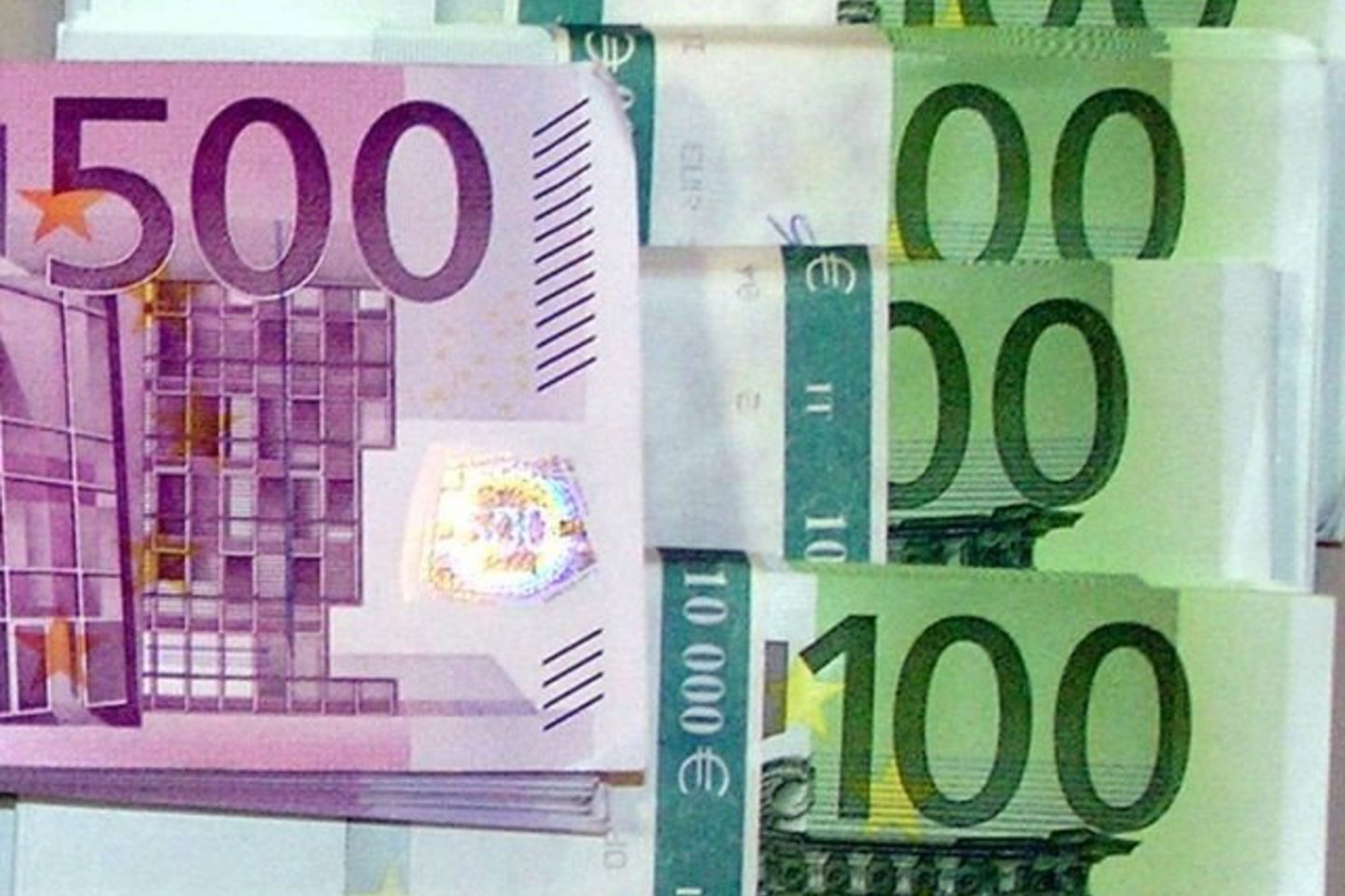 Didžiosios Britanijos finansų dienraščio „The Financial Times“ apžvalgininkas Wolfgangas Muenchau siūlė eurą, kaip gelbėjimo ratą.