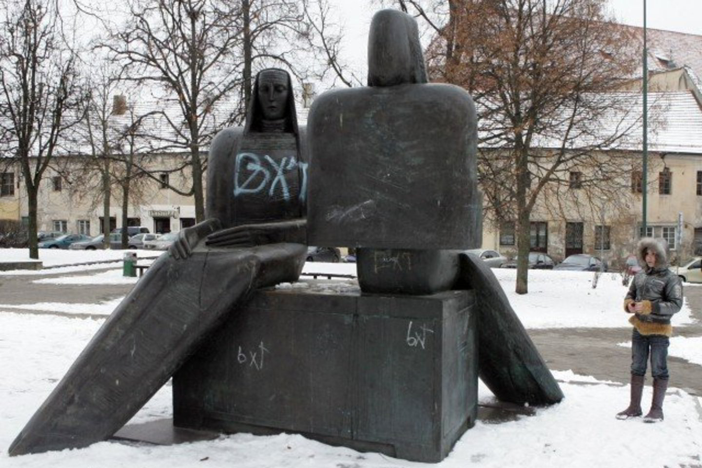 Užrašai ant paminklo nerūpi Vilniaus valdžiai.