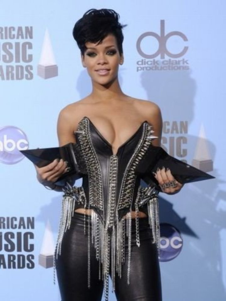 Šlovės viršūnėje esanti Rihanna nori susitvarkyti savo asmeninį gyvenimą.