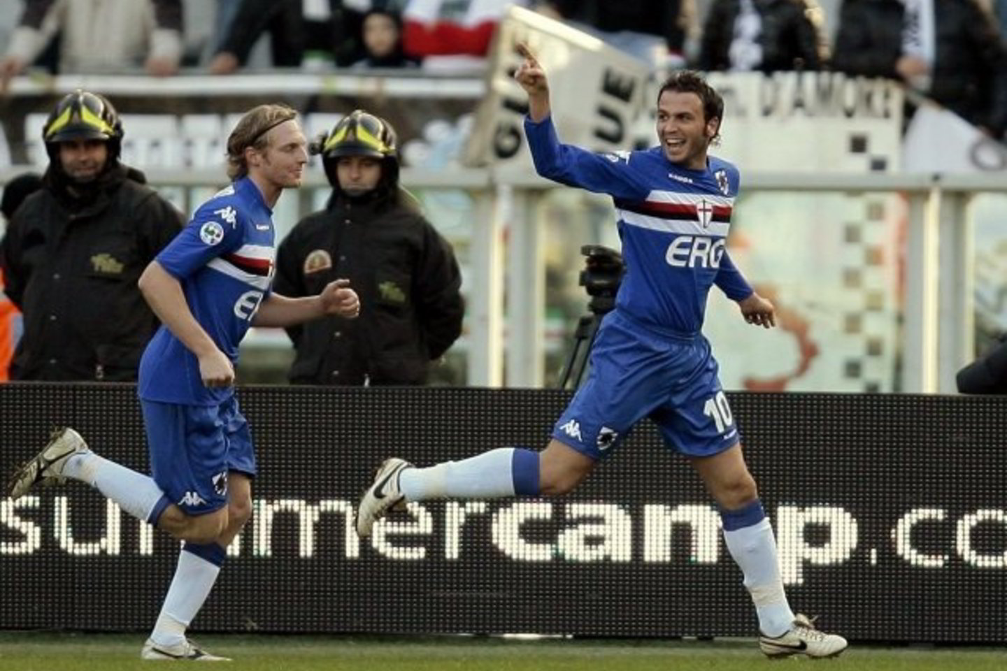 G.Pazzini (dešinėje) pelnė du įvarčius.