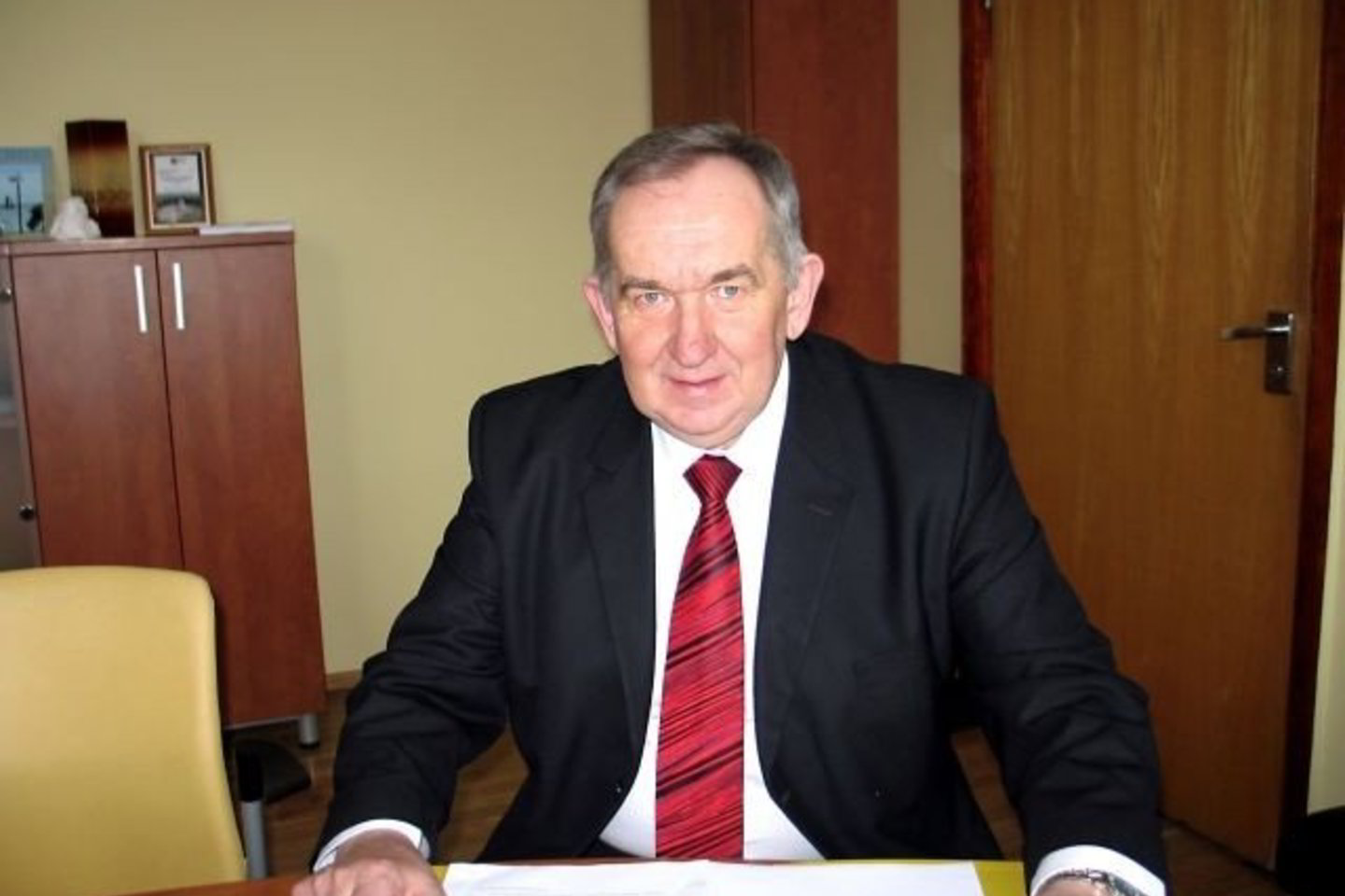 Rajono tarybos opoziciją papiktino P.Kamienui atseikėta didžiulė išmoka.