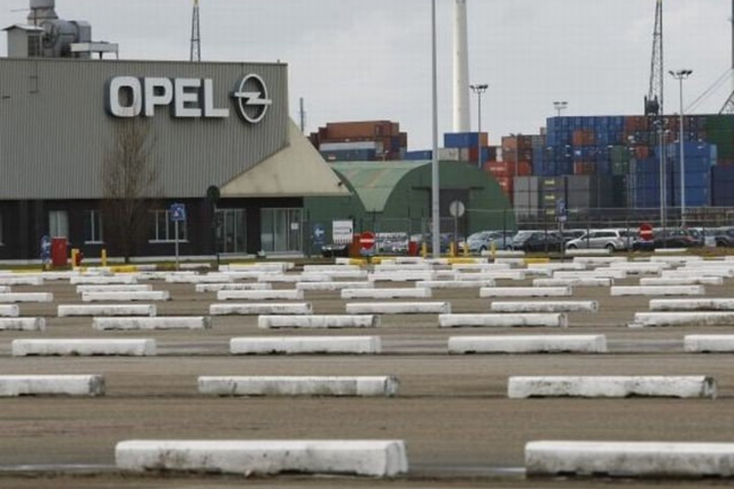 „Opel” reikalingi 4 mlrd. eurų. Pusę iš šios sumos su Vyriausybės garantija galėtų paskolinti bankai, kiti du milijardai, kaip planuoja „Opel“, turėtų įplaukti kaip tiesioginė vyriausybės pagalba.