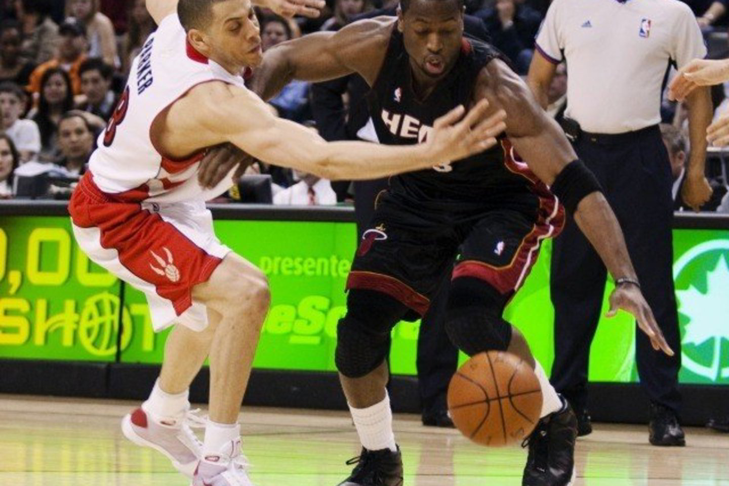"Heat" lyderis D.Wade'as (dešinėje) praėjusią savaitę pelnydavo 35,8 taško.