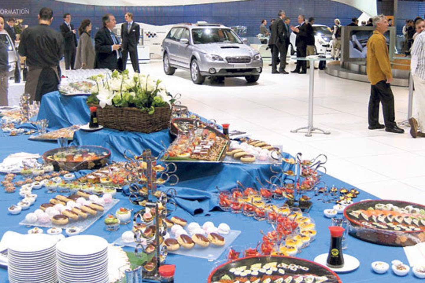 „Subaru” gamintojai nustebino ne premjeromis, bet japoniškomis vaišėmis.