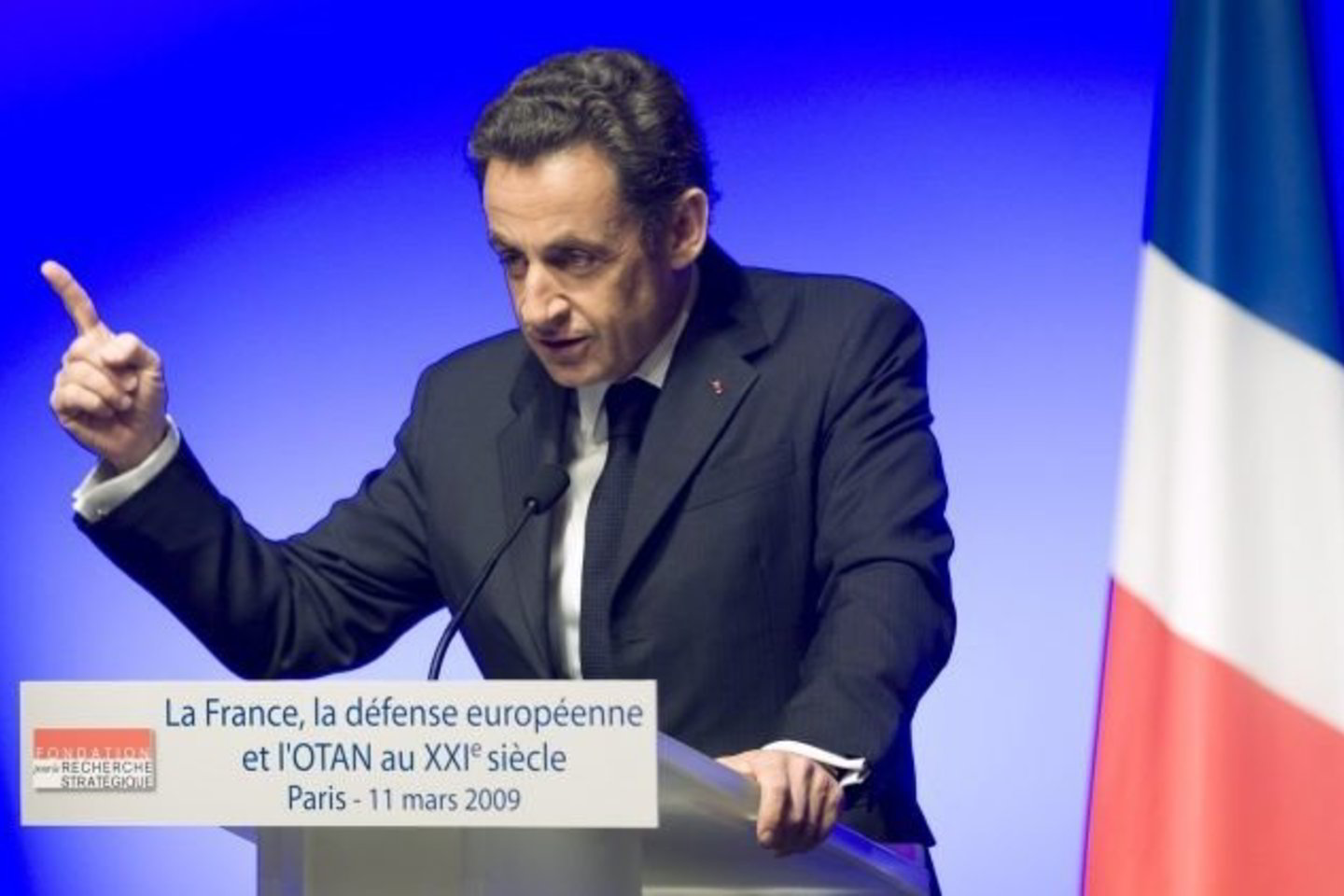 Apie tokį sprendimą N.Sarkozy informavo Paryžiaus karo akademijoje susirinkusius gynybos ekspertus.
