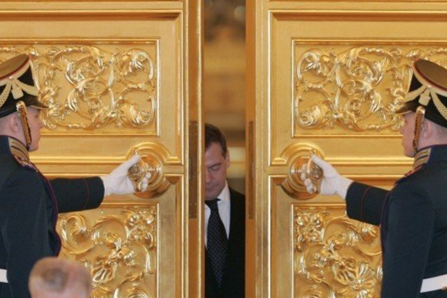 D.Medvedevas pamažu lenda iš V.Putino šešėlio.