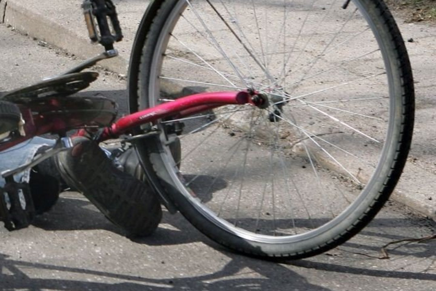 Automobilio partrenkta dviratininkė žuvo vietoje.